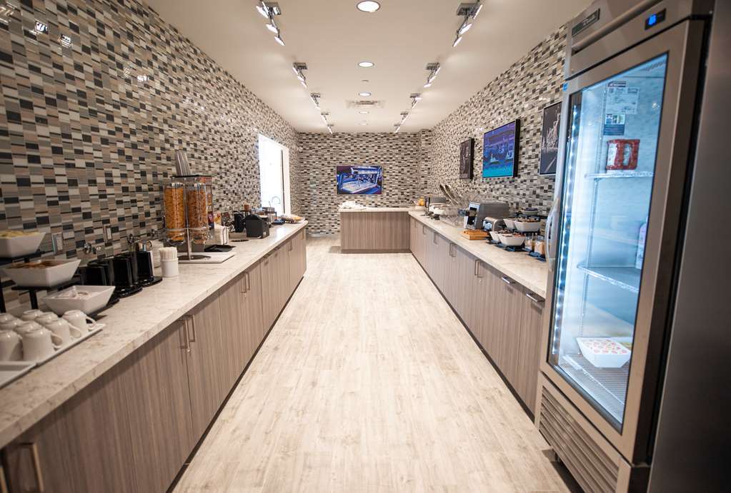 Best Western Premier Winnipeg East المطعم الصورة